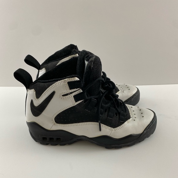 Basketball Darwin Nike Nike Air Darwin High Dennis Rodman Sneakers